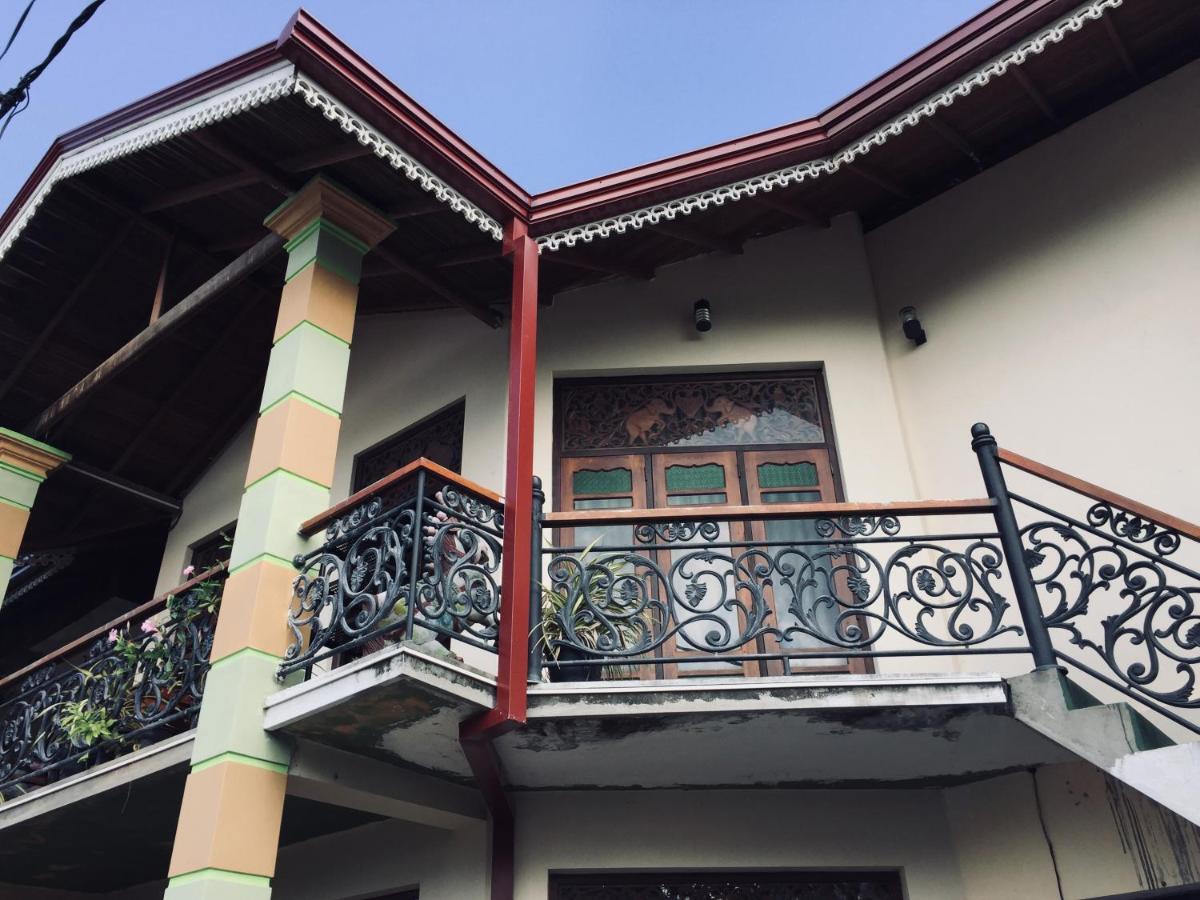 נגומבו Bee Nest Bed & Breakfast מראה חיצוני תמונה