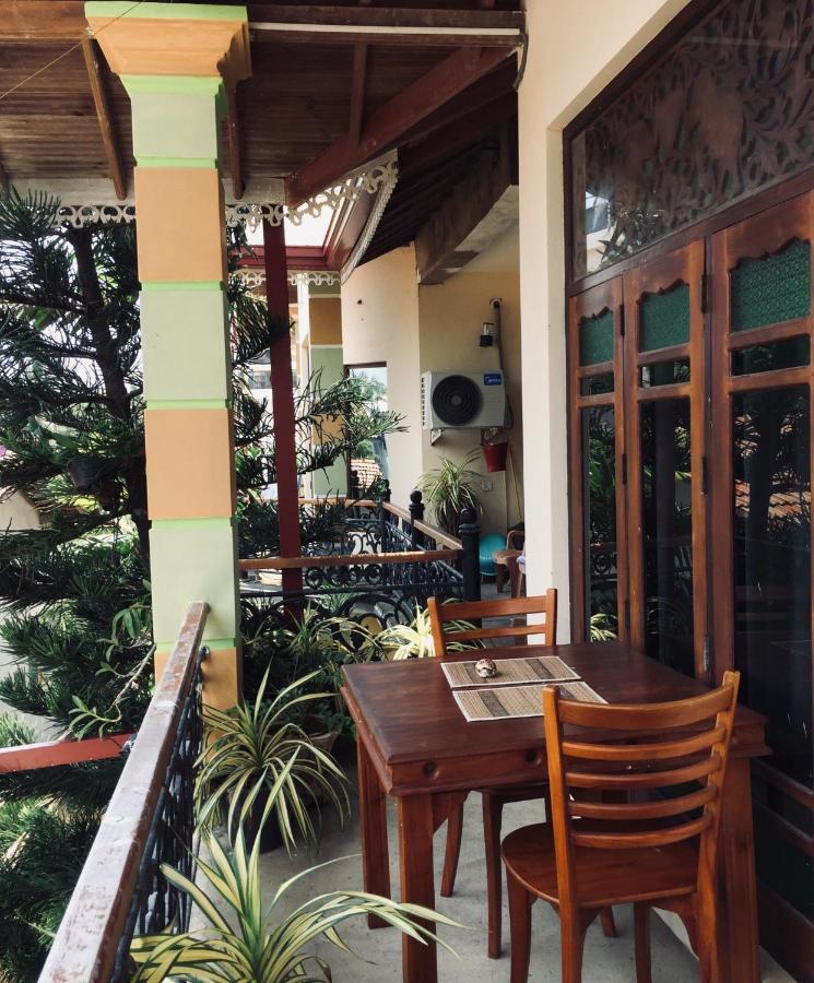 נגומבו Bee Nest Bed & Breakfast מראה חיצוני תמונה